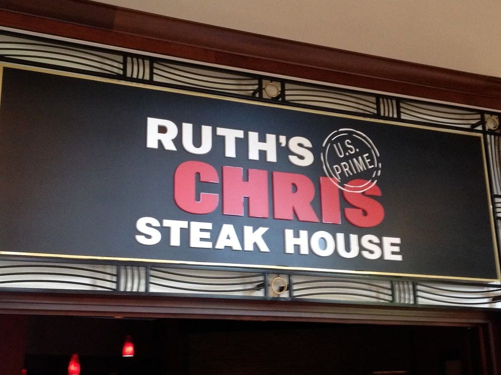 Exploring Ruth's Chris Sizzle, Swizzle & Swirl Happy Hour